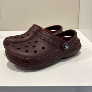 Burgundy fleeced lined Crocs